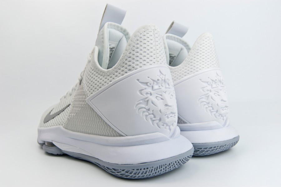кроссовки Nike Lebron Witness 4 Triple White