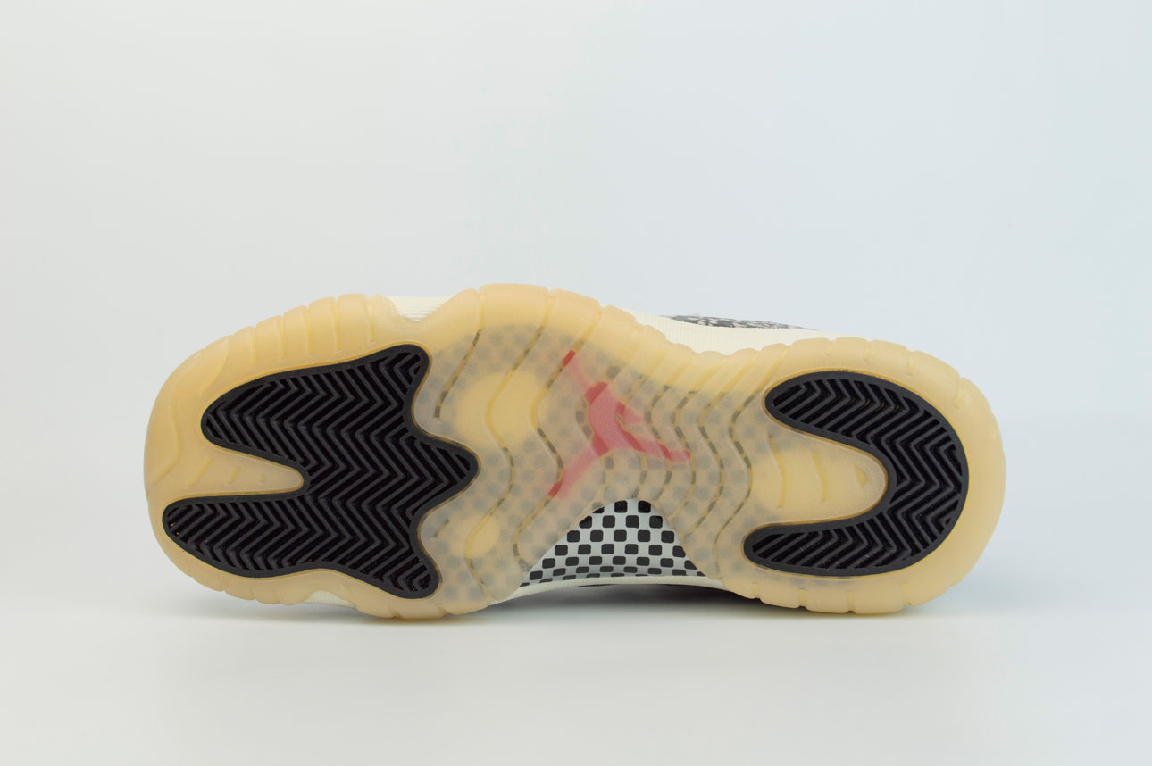 Nike Air Jordan 11 Low Wmns Snake Light Bone