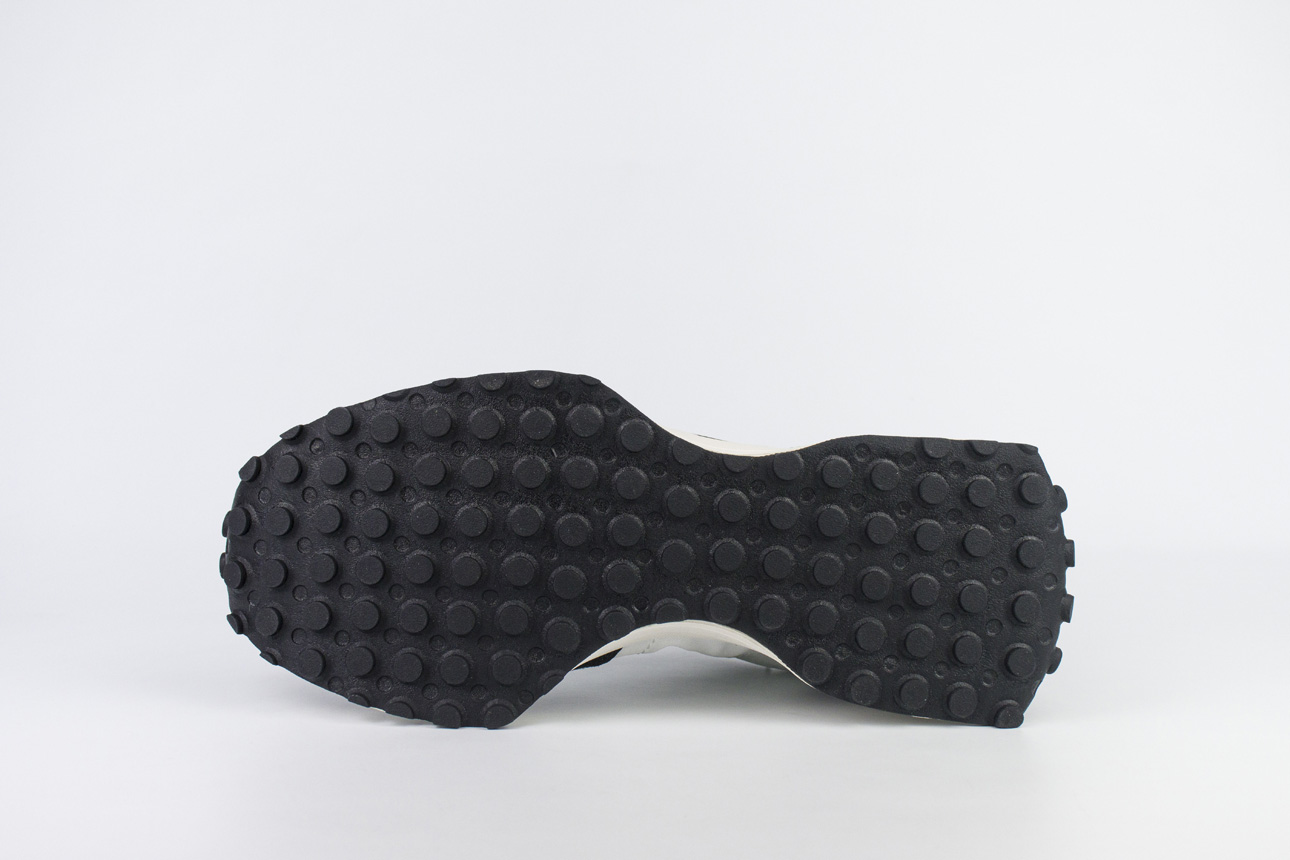 New Balance 327 Black / White