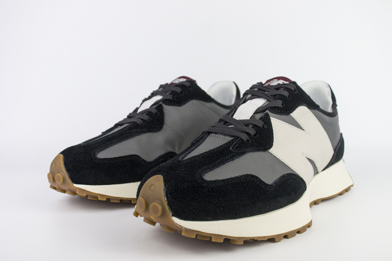 New Balance 327 Black / White