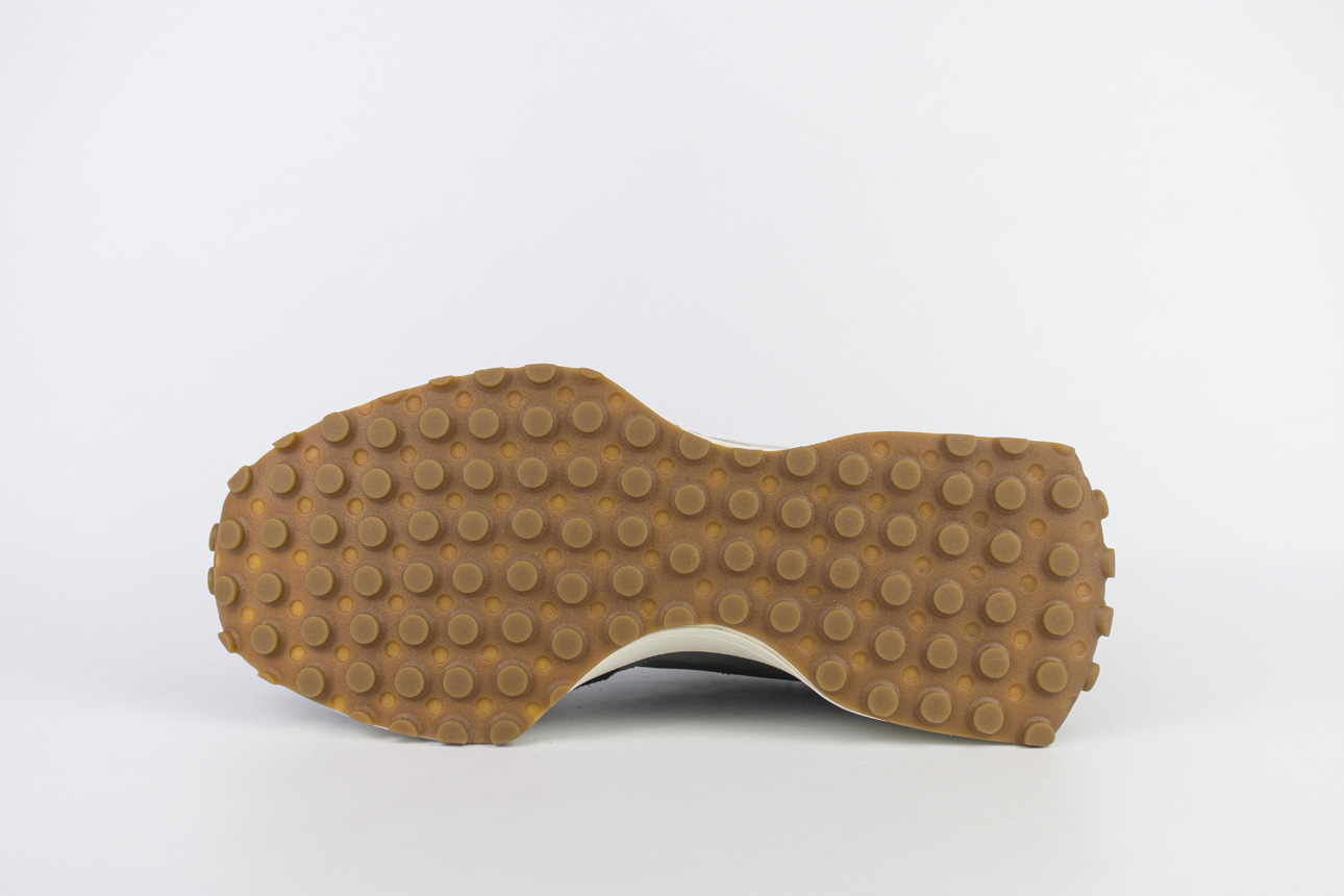 New Balance 327 Black / White