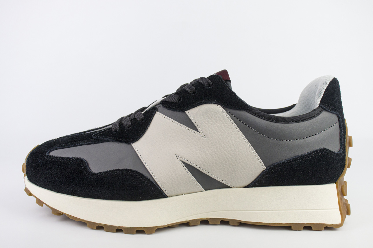 New Balance 327 Black / White
