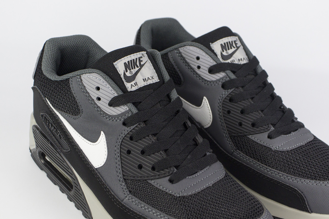 Nike Air Max 90 Black / Grey
