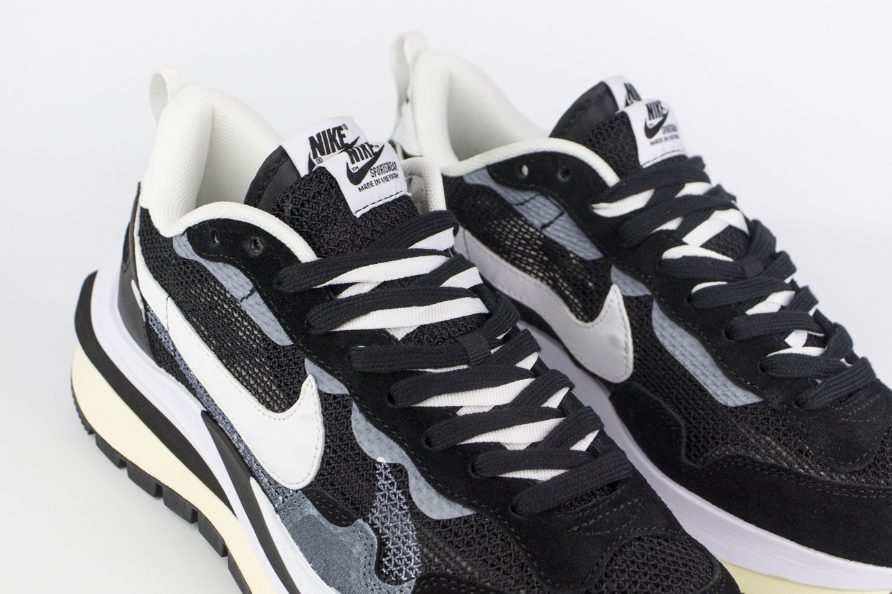 Nike Vapor Waffle x Sacai Black / White