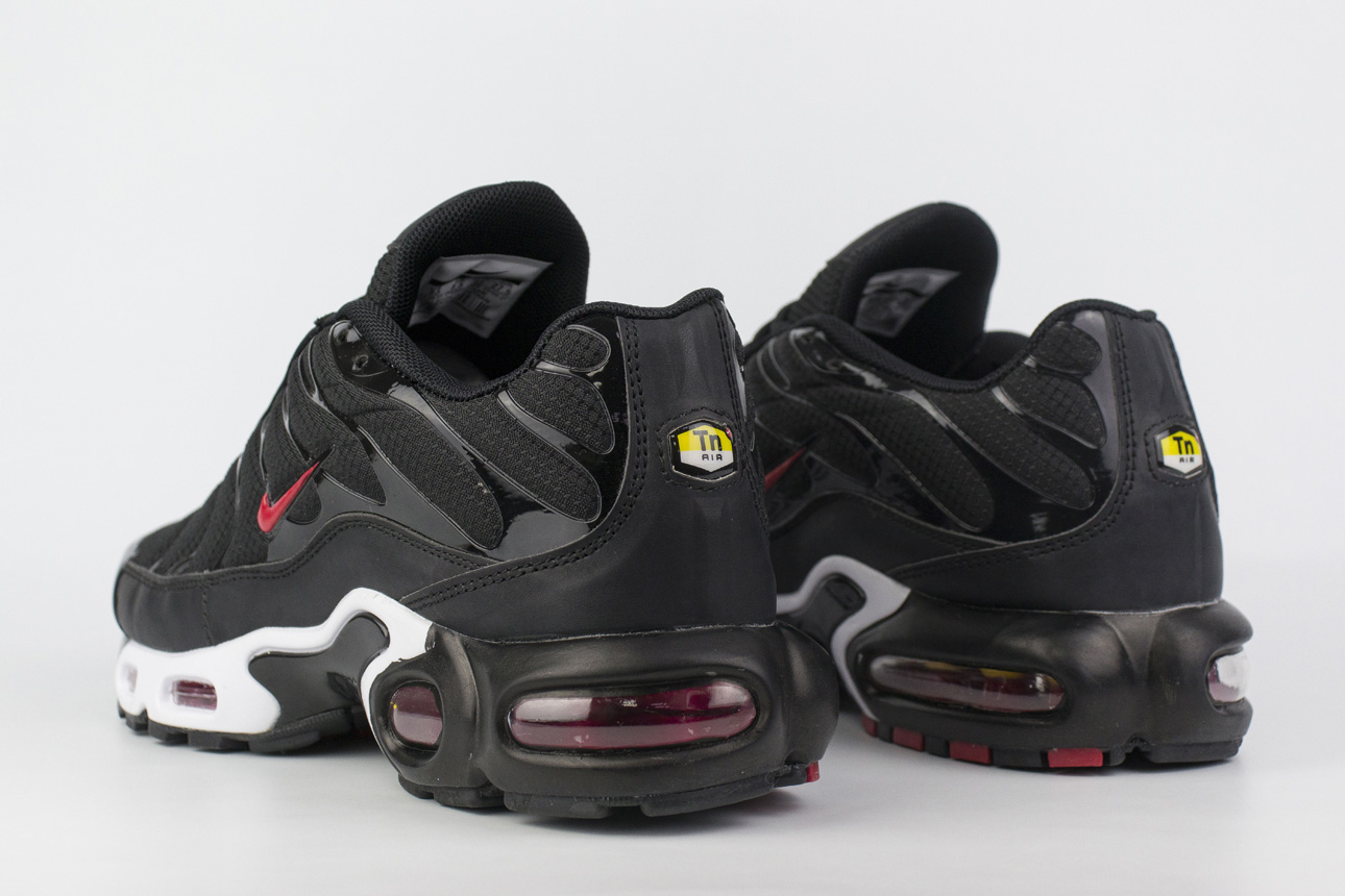 Nike Air Max Plus Tn Black / Red Swoosh new