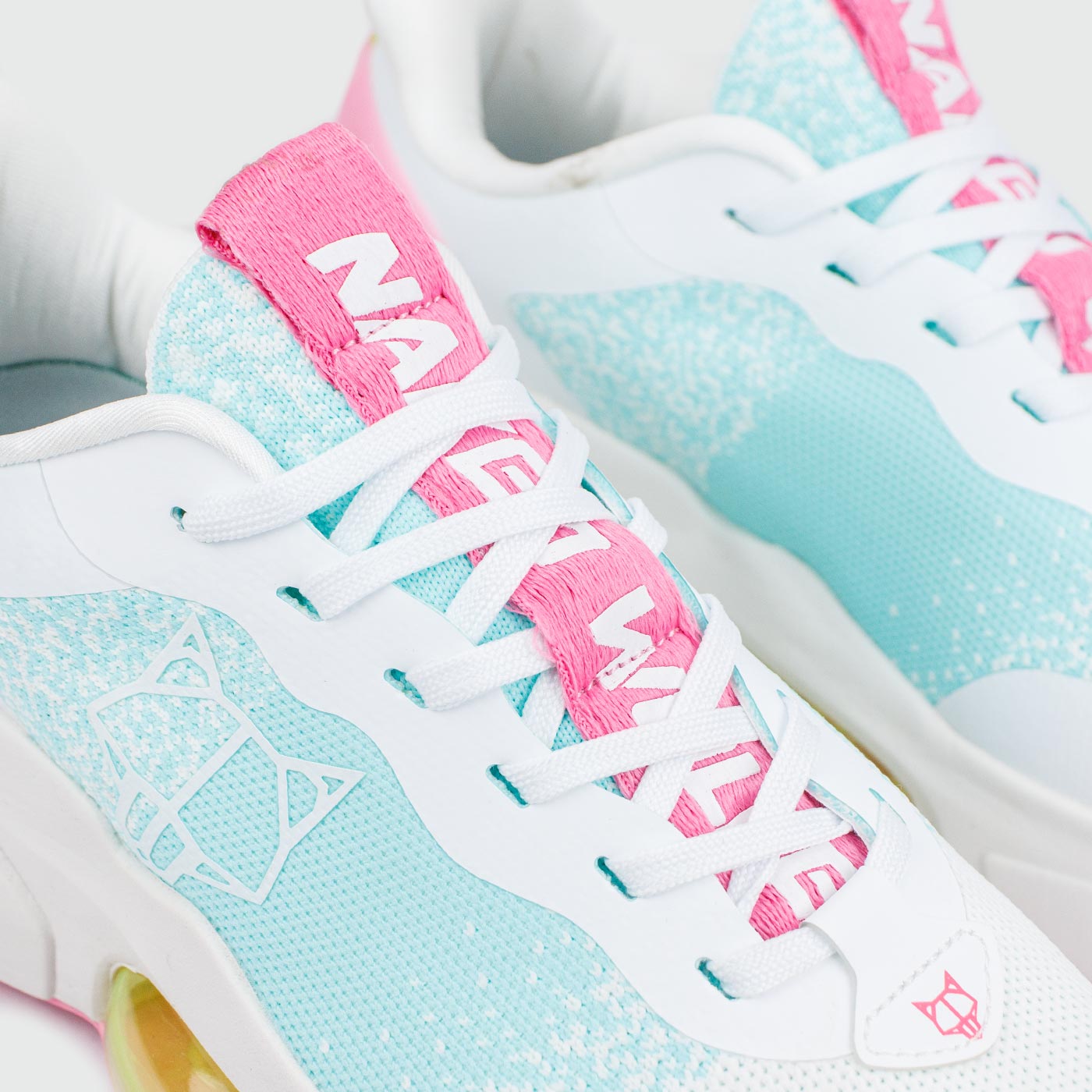 Naked wolfe White Pink