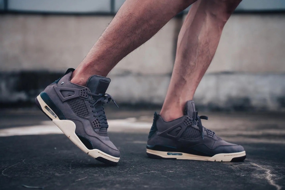 Air Jordan 4 x A Ma Maniere Violet Ore