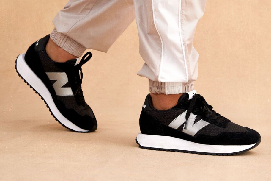 New Balance 237