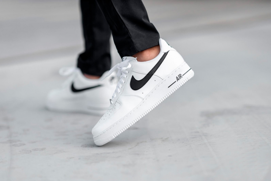 Nike Air Force 1 Low White / Black