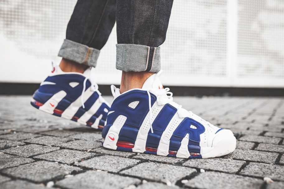 Nike air uptempo discount knicks on feet